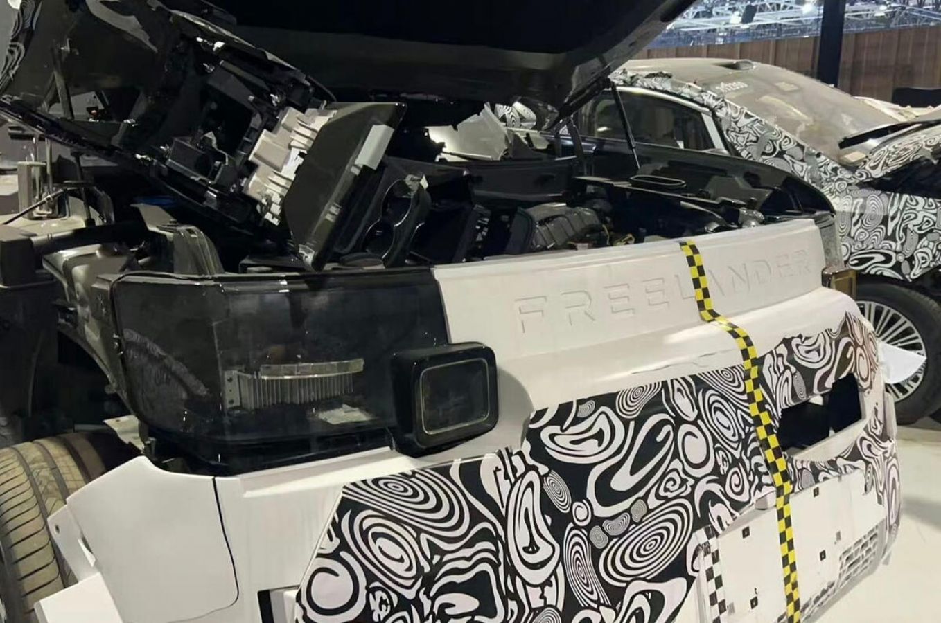 Το νέο Freelander διέρρευσε αλλά τρακαρισμένο από δοκιμές πρόσκρουσης 